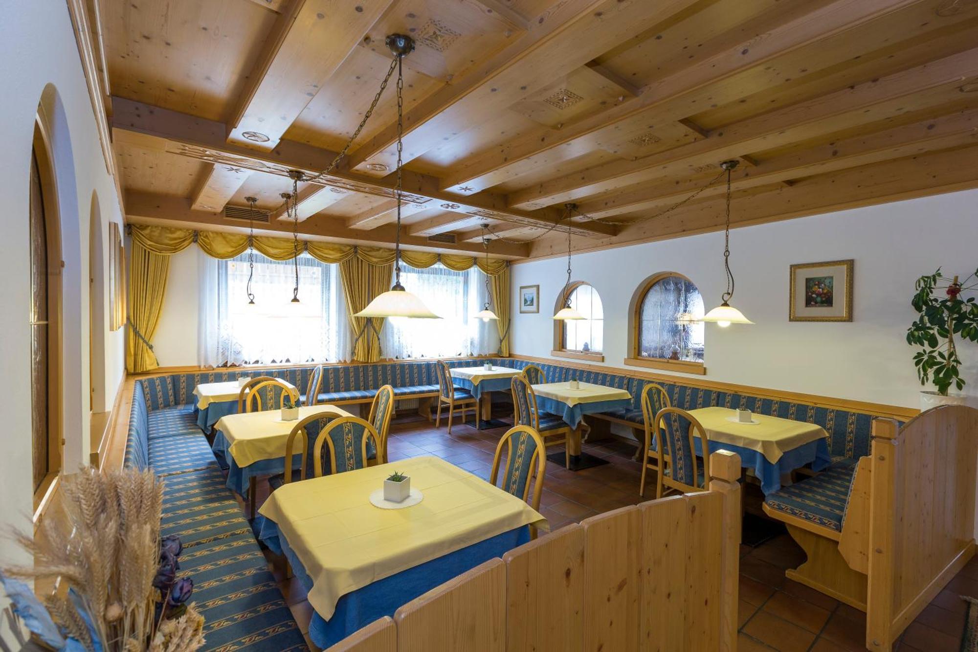 Hotel Urthaler Toblach Buitenkant foto